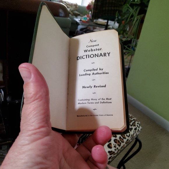 Circa 1965 Pocket Webster Dictionary modern Version - Picture 4 of 6